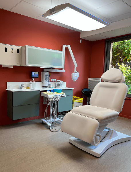 Salle de soins avec fauteuil